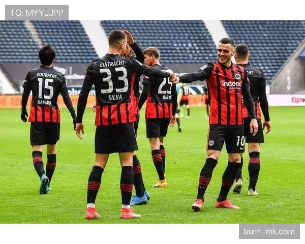 西汉姆联历史性首夺欧协联冠军 铁锤帮铸就欧战新传奇