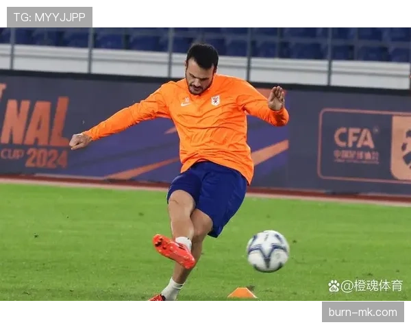 孙兴慜伤愈复出展坚韧斗志，重返赛场诠释不屈精神