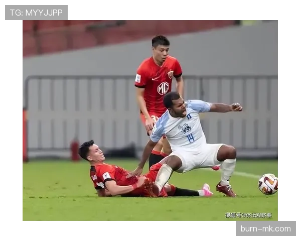 中超豪门激战引爆争冠悬念,各队表现分化加剧夺冠格局 中超豪门激战引爆争冠悬念,各队表现分化加剧夺冠格局