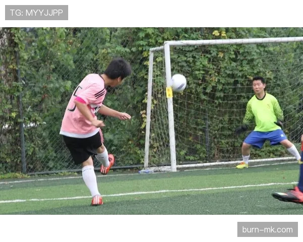 凯恩连中三元闪耀德甲，锋霸本色尽显赛场