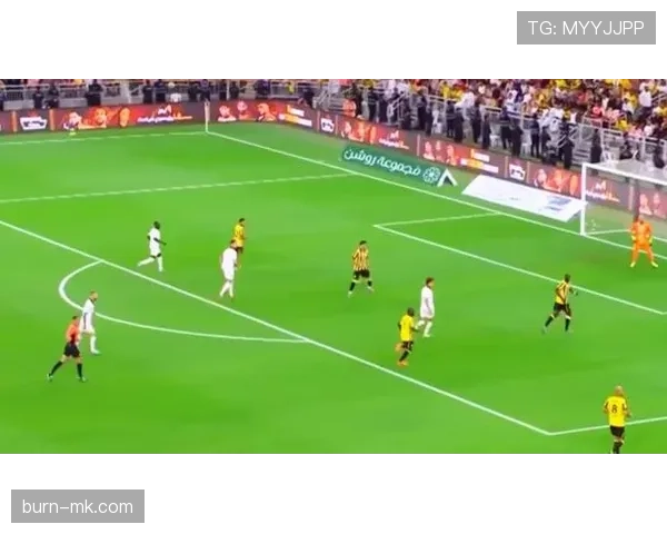 伊尼戈·马丁内斯头球建功展现强势状态，引球迷热议